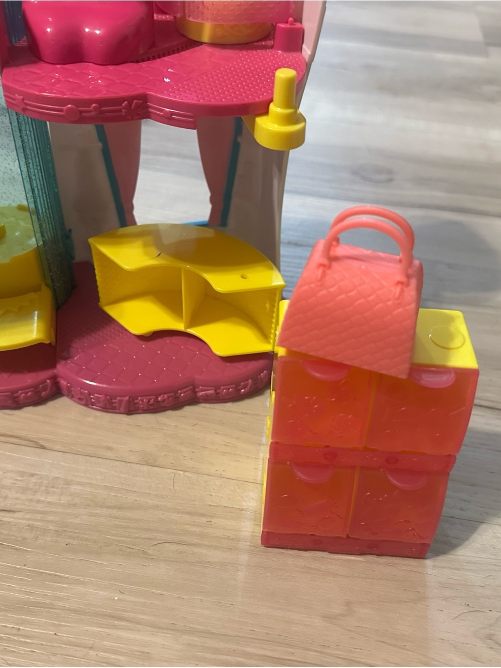 Shopkins Fashion Spree Fashion Boutique Playset w/ Shopkins & Accessories - Picture 4 of 5